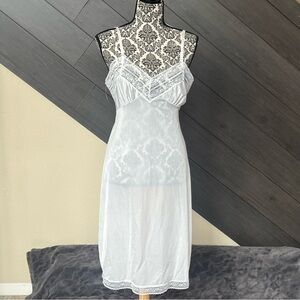 💥Elegant White Lace Slip Dress‎ VTG💥